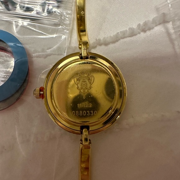 GG Gold Watch - Picture 3 of 3